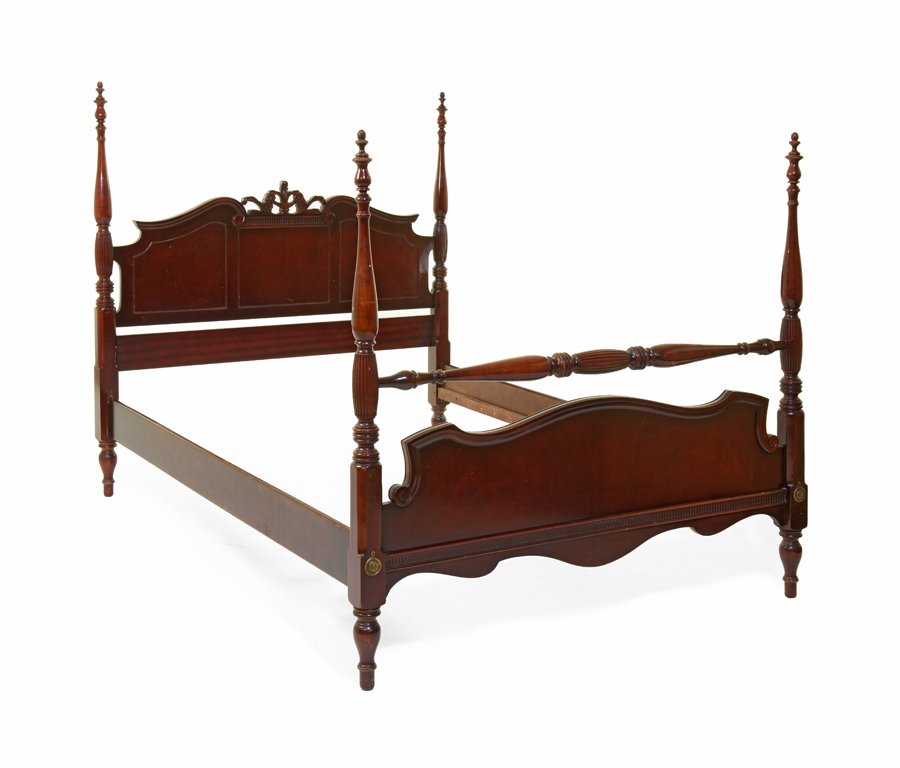 A VICTORIAN MAHOGANY FOUR-POSTER BED (1 of 2)