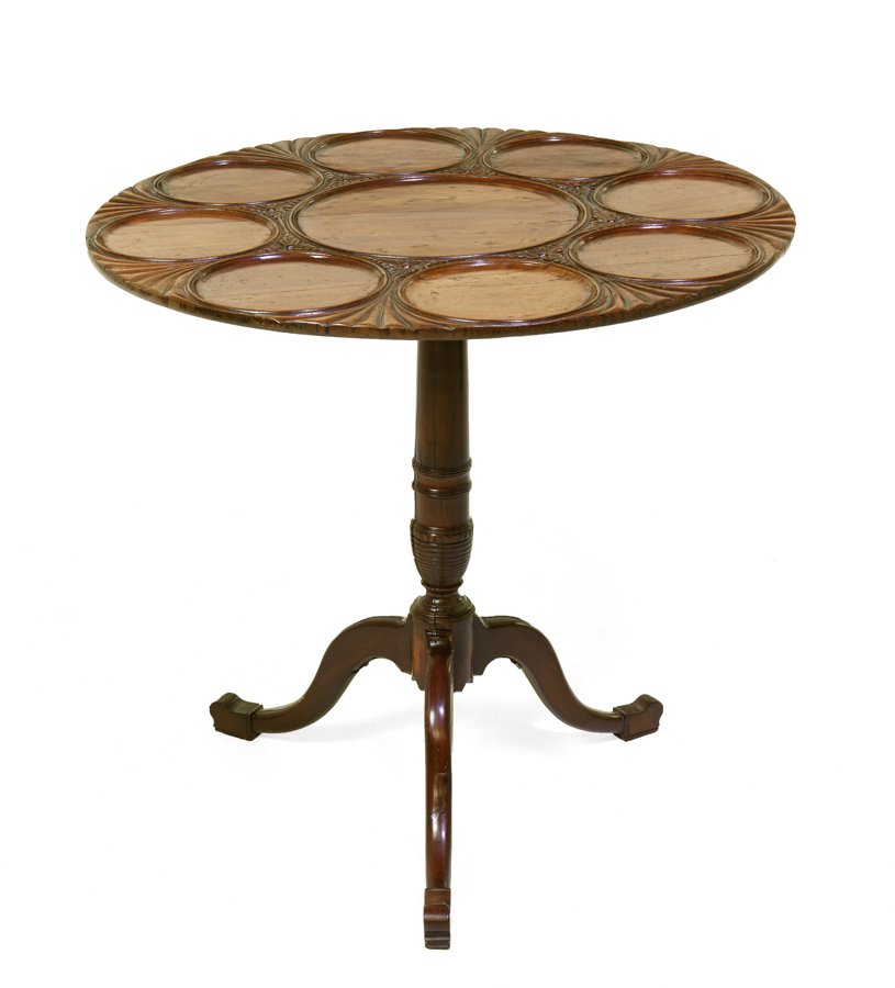 A GEORGIAN STYLE MAHOGANY TILT-TOP SUPPER TABLE (1 of 3)