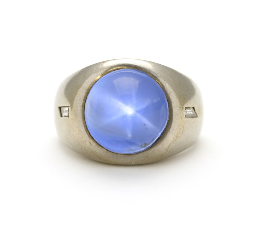 A HIGH DOME BLUE STAR SAPPHIRE RING IN WHITE GOLD (1 of 1)