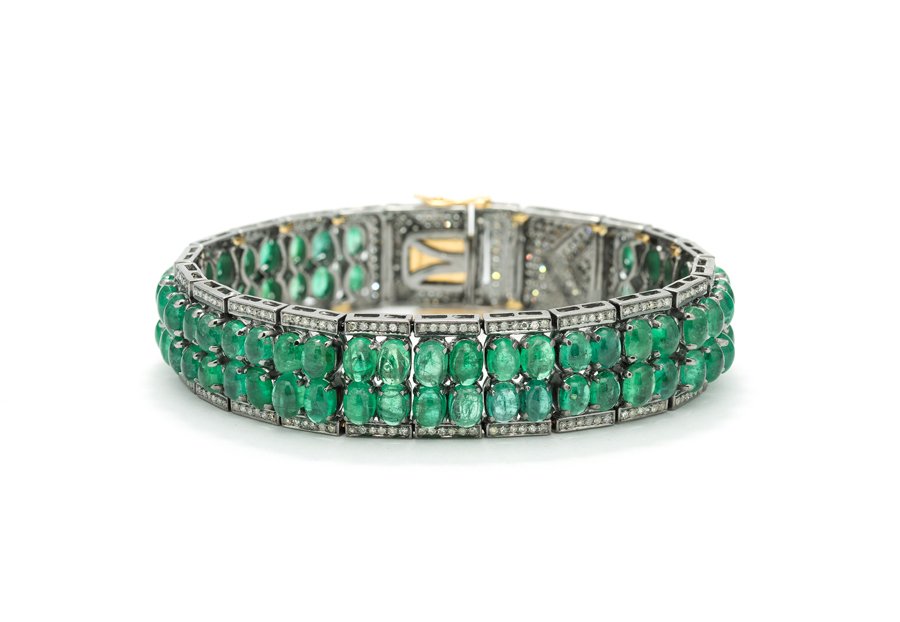 A 14 KARAT GOLD EMERALD AND DIAMOND BRACELET (1 of 2)