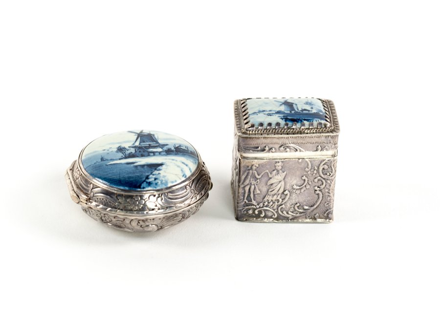 TWO DUTCH SILVER TRINKET BOXES (1 of 9)