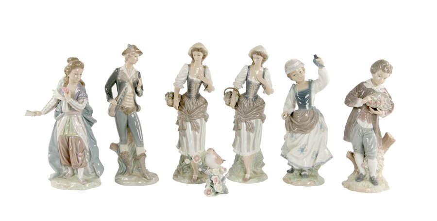 A GROUP OF SEVEN LLADRO PORCELAIN FIGURES (1 of 5)