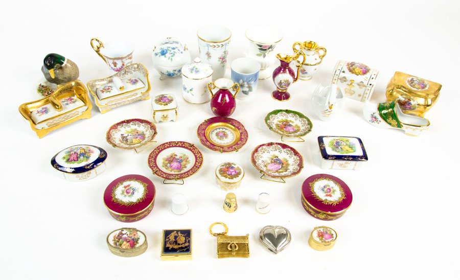 A COLLECTION OF LIMOGES AND OTHER CONTINENTAL PORCELAIN: A COLLECTION OF LIMOGES AND OTHER CONTINENTAL PORCELAIN ITEMS Comprising multiple decorative boxes and covers, miniature plates, pill boxes and thimbles, a shoe, a small urn form vase, a Bavarian duck