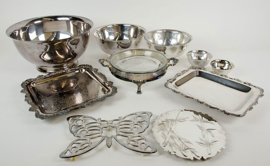A COLLECTION OF SILVER-PLATE TABLE ARTICLES: A COLLECTION OF SILVER-PLATE TABLE ARTICLES 20th Century Comprising five circular trays, two rectangular trays, a shell form tray, a chafing stand, two trivets and three Gorham bowls, a William Rogers