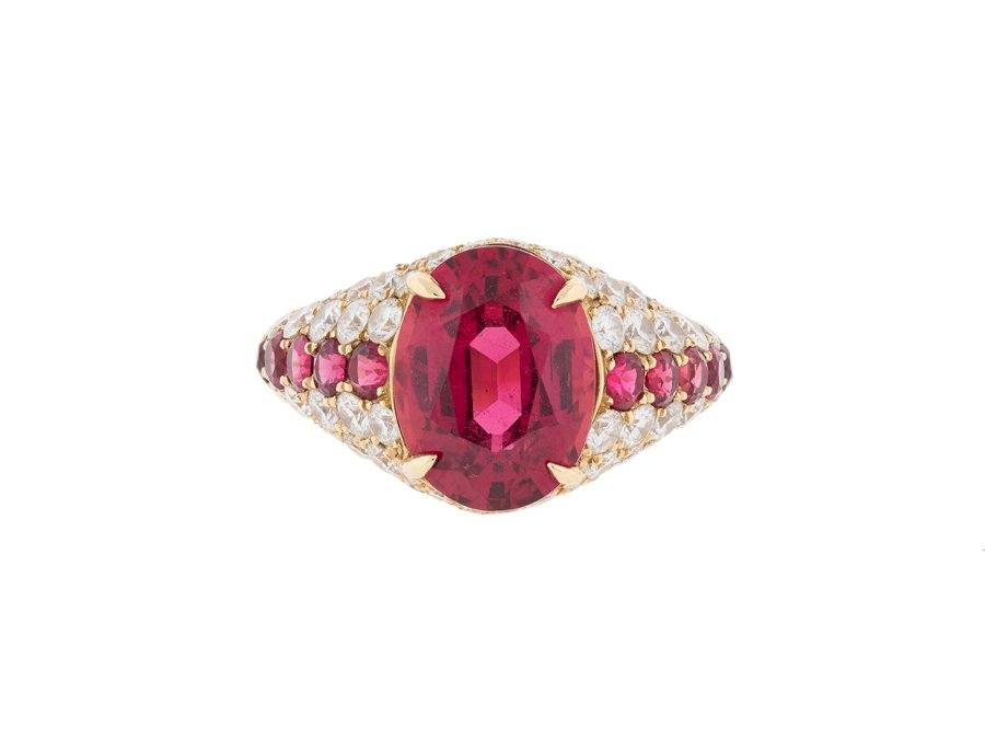 AN ORANGE-RED SPINEL AND DIAMOND RING (1 of 3)