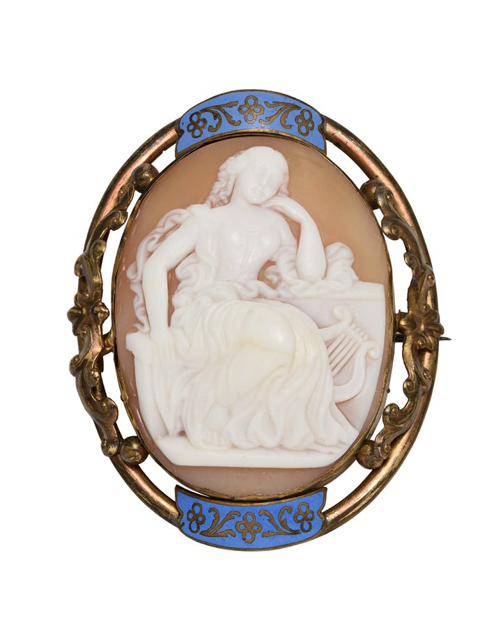 A HAND CARVED GOLD PLATED ANTIQUE SHELL CAMEO PENDANT (1 of 1)