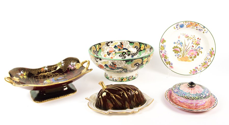 A COLLECTION OF ENGLISH PORCELAIN ARTICLES (1 of 1)