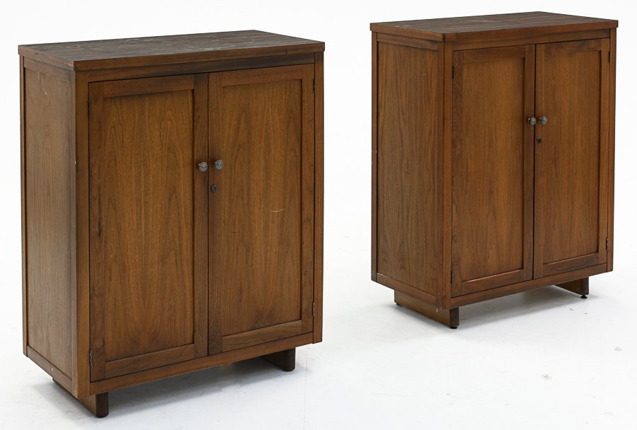 A PAIR OF LOCKING FILE CABINETS (1 of 1)