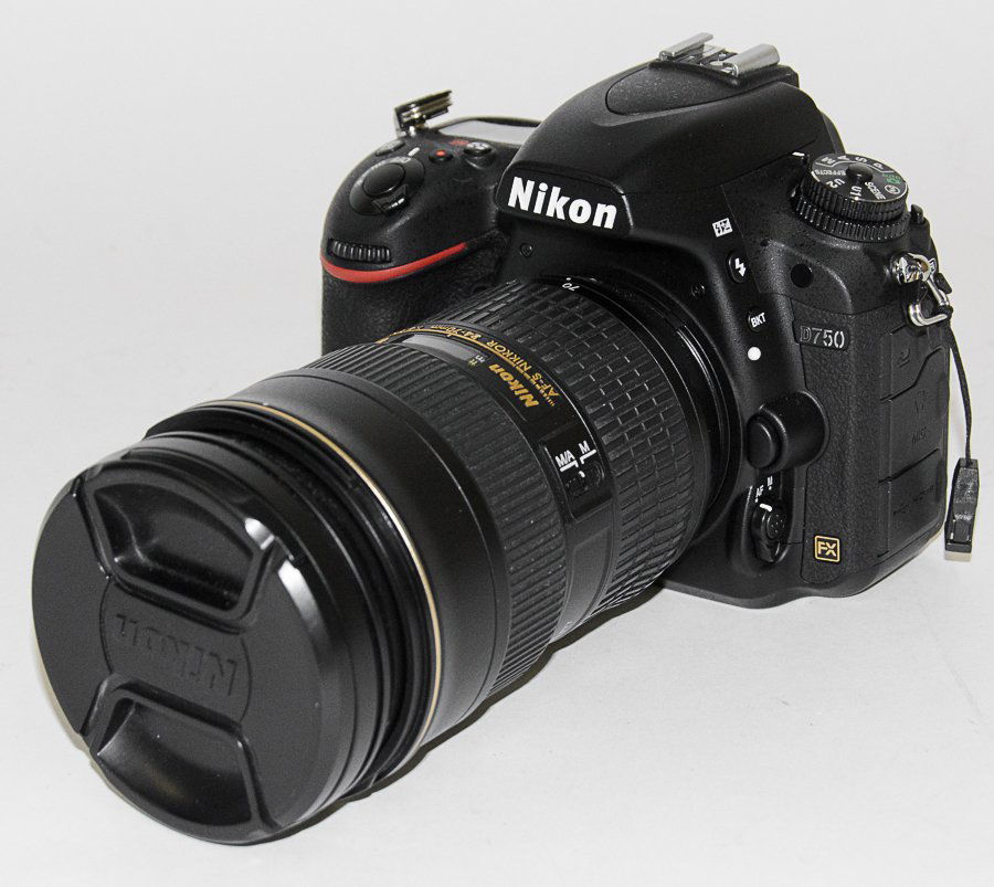 A D750 NIKON CAMERA WITH LENS (1 of 1)
