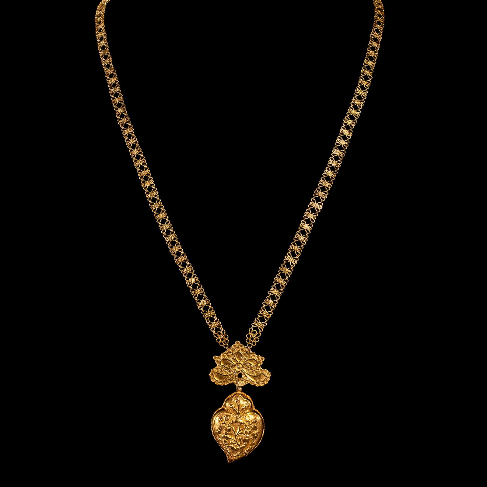 A 14k Tamburin Necklace (1 of 1)