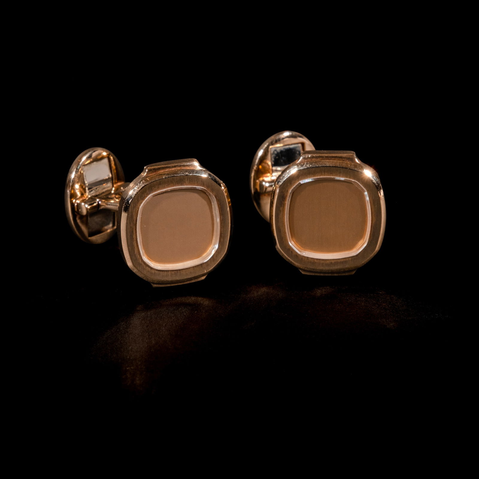 Patek Philippe Nautilus Cufflinks Crafted in 18k yellow gold: total weight: 18.49 grams