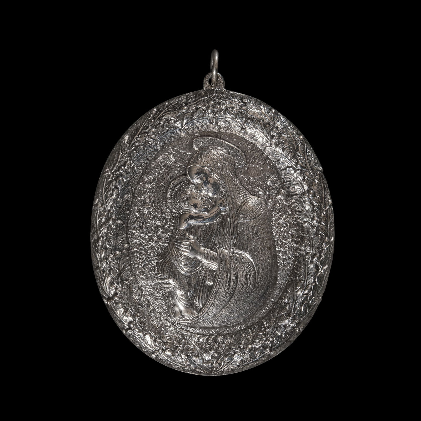 Buccellati Ornament: sterling silverweight: 56.4 gwith boxH: 4 1/2” (11 cm)W: 3 1/2” (9 cm