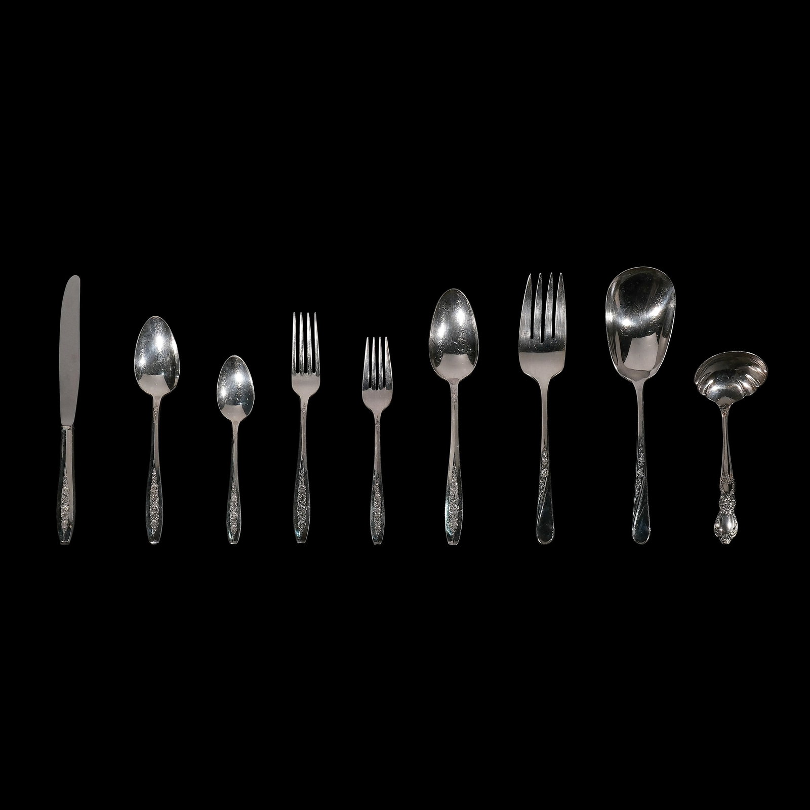 A Thirty Nine Piece Rogers Cutlery Set (1 of 1)