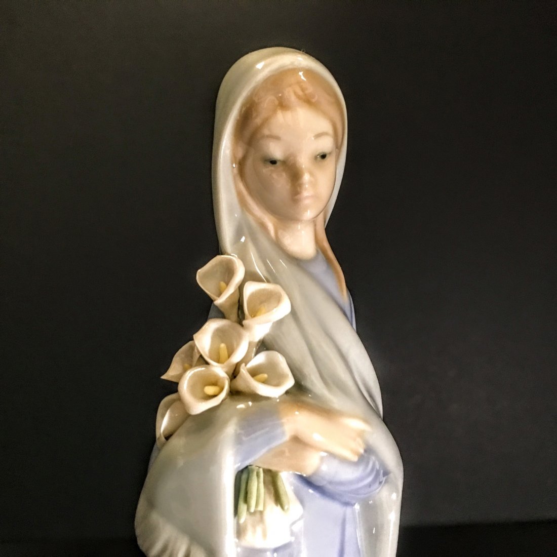 Lladro Figurine 4650 Girl With Flowers Calla Lilies