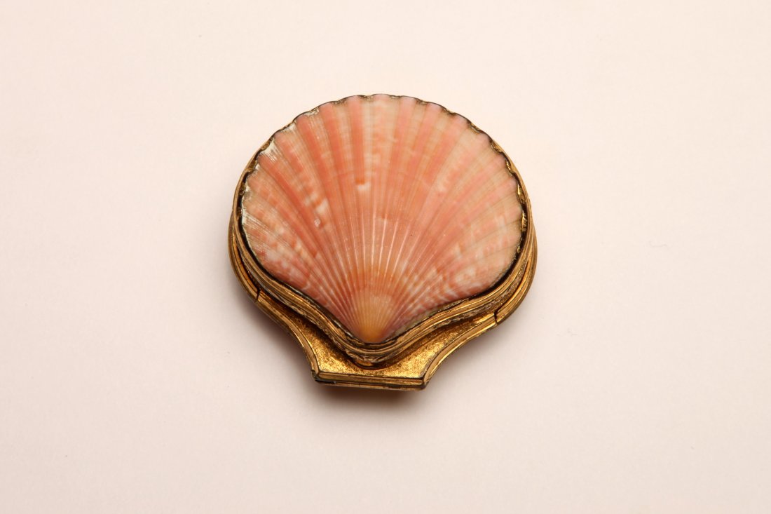 Fine Gilt Metal Shell Snuff Box (1 of 5)