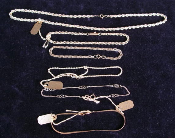 Group 14k Gold Chains & Bracelets: A fine group of six (6) 14K gold Chains & Bracelets weighing 19 grams combined.