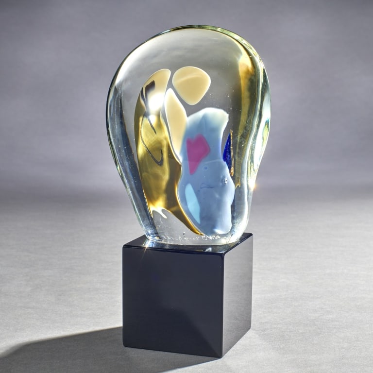 Shari Bush Glass 1981: Shari Bush glass sculpture #1053, 1981, signed. Measures: 6" x 4 3/4" x 2 1/2" without base, Base: 2 3/4" cube.