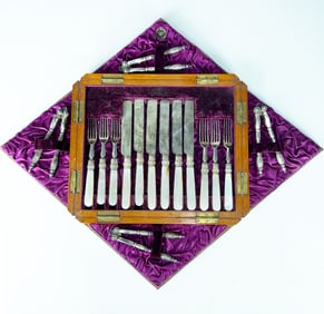 Victorian Mother-of-Pearl Handled Fish Cutlery Set in Wooden Presentation Box
