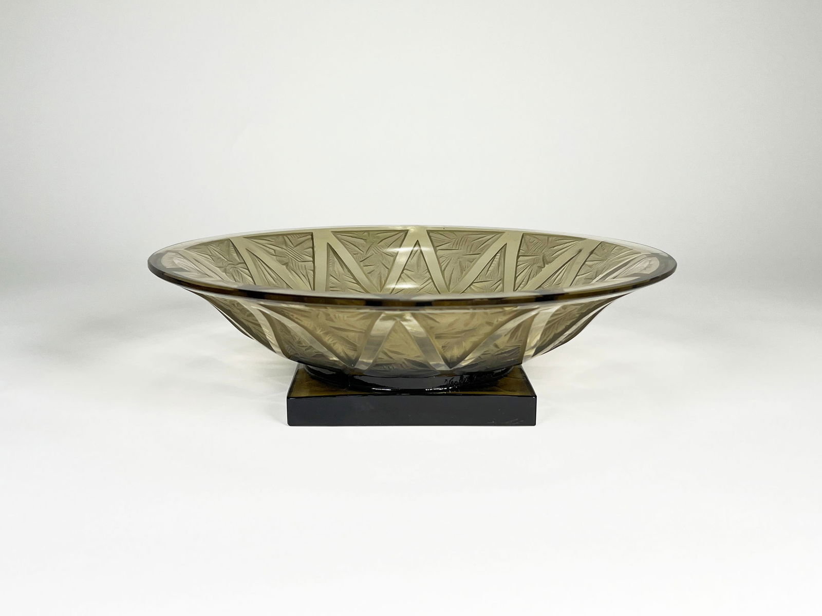 Verlys Art Deco Amber and Frosted Centerpiece Bowl (1 of 6)