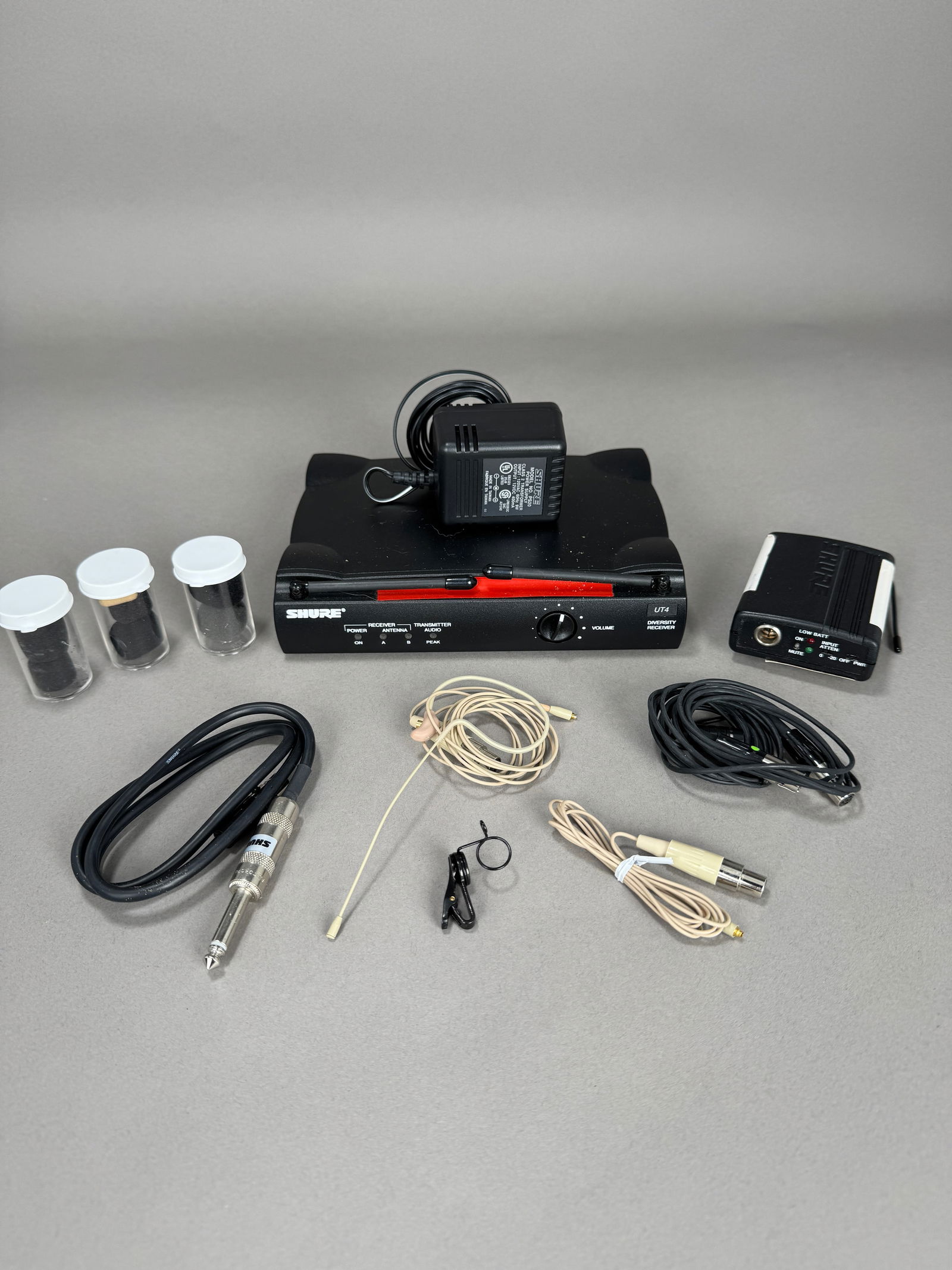 Shure UT4 Wireless Microphone System w/ Case