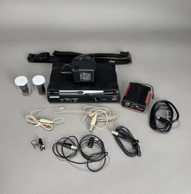 Shure UT4 Wireless Microphone System w/Case