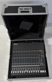 Mackie 1604-VLZ PRO Mixer w/ Road Ready Case