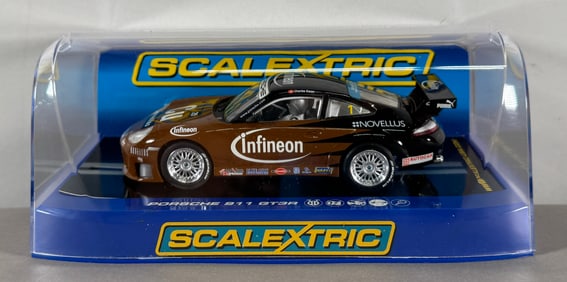 Scalextric Porsche 911 GT3R 2004 Asian Carrera Cup #1 Mobil 1/32 Slot Car