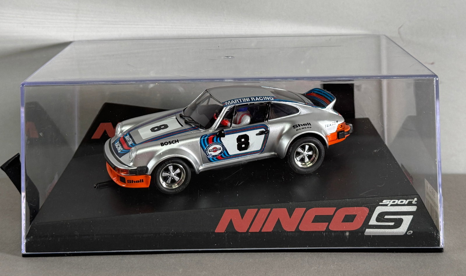 Ninco Porsche 934 Martini Racing #8 Shell - Bosch 1/32 Slot Car: Ninco Porsche 934 Martini Racing #8 Shell - Bosch 1/32 Slot Car. Reference #50613, with original case. 