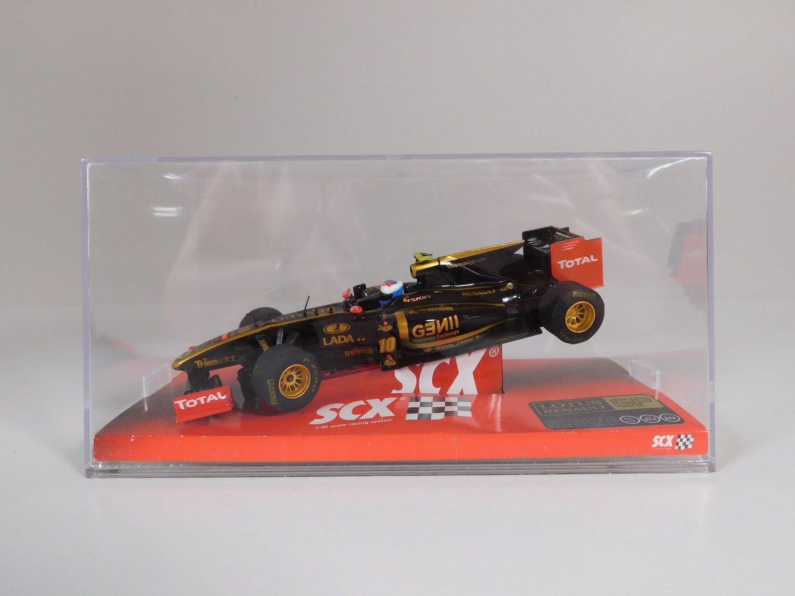 SCX Lotus Renault F1 #10 1/32 Slot Car: SCX Lotus Renault F1 Petrov #10 Total 1/32 Slot Car. Reference #A10079X3U0, with original case. Weight: 7.7oz. *In-house Shipping Available*