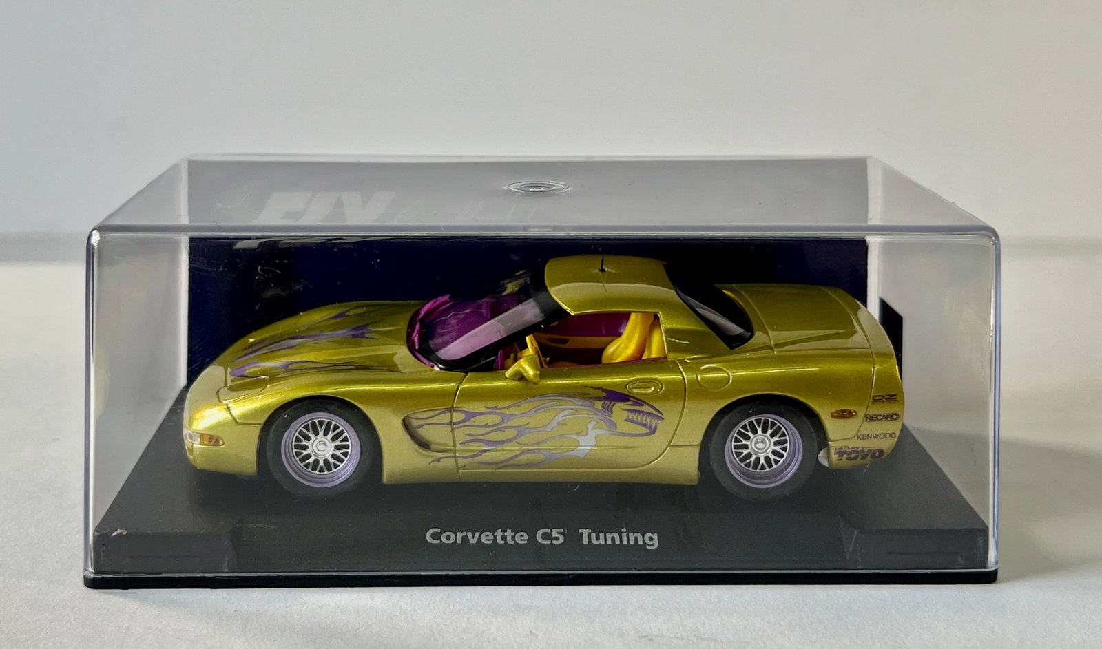 Fly Car Model Corvette C5 Tuning 1/32 Slot Car: Fly Car Model Corvette C5 Tuning 1/32 Slot Car A-752. Reference #07052, with original case. Weight: 7 oz. *In-house Shipping Available*