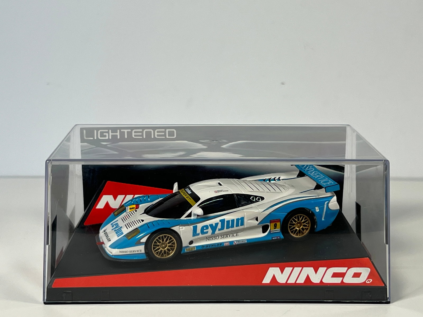 Ninco Mosler MT900R #9 1/32 Slot Car: Ninco Mosler MT900R LeyJun Lightened #9 1/32 Slot Car. Reference #50500, with original case. Case measures 7.75 inches in length and weighs 8 oz.
