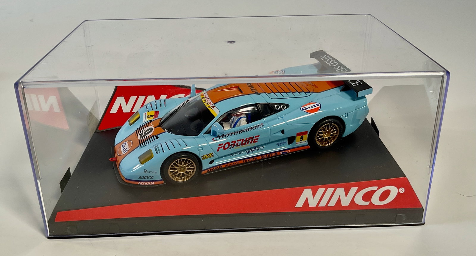 Ninco Mosler MT900 #9 1/32 Slot Car: NINCO Mosler MT900 R Gulf #9 Nisso Service 1/32 Slot Car. Reference #50428, with original case. Weight: 9.3 oz.