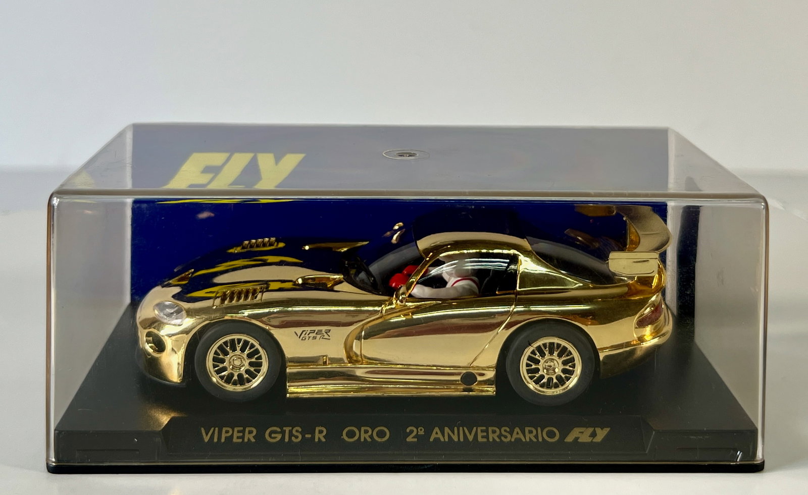 Fly Viper GTS-R Oro 2nd Aniversario 1/32 Slot Car: Fly Viper GTS-R Oro 2nd Aniversario 1/32 Slot Car. Reference #E7, with original case. Weight: 6 oz.