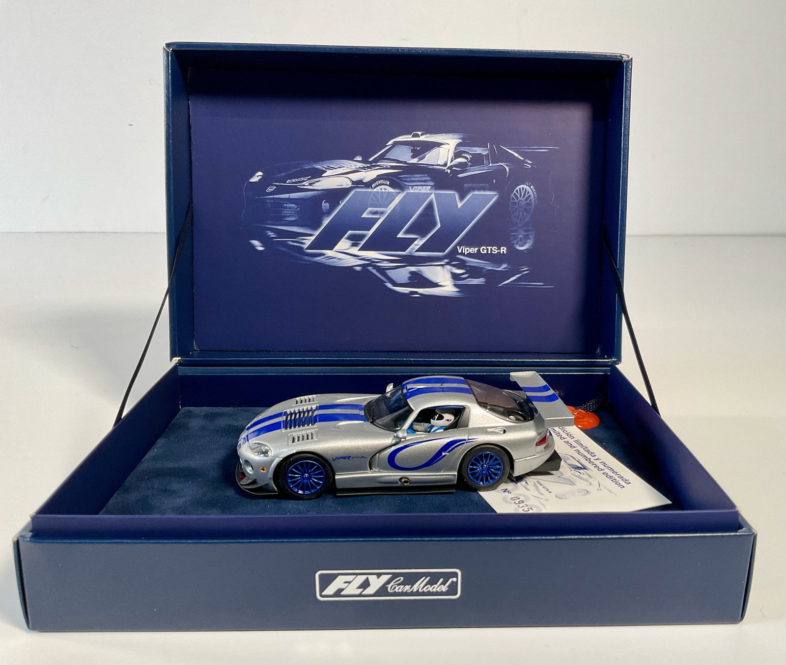Fly Car Model Viper GTS-R 1/32 Slot Car: Fly Car Model Viper GTS-R 1/32 Slot Car, with original case. Weight: 12.5 oz. Limited edition #0935.
