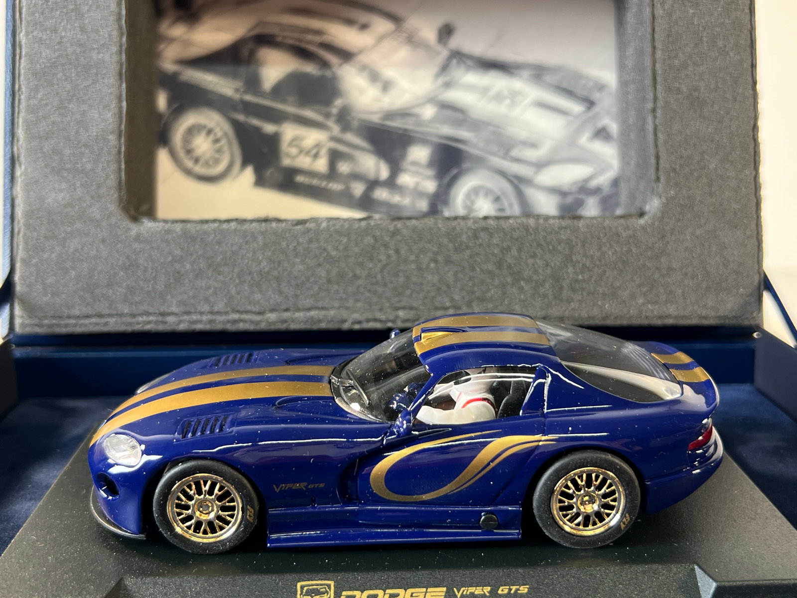 Fly Car Model Dodge Viper GTS 1/32 Slot Car: Fly Car Model Dodge Viper GTS 1/32 Slot Car, with original case. Box measures 3 x 9.75 inches. Weight: 13 oz.