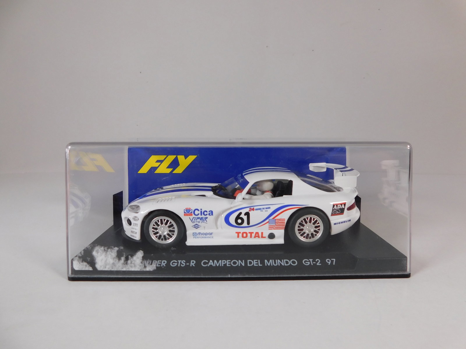Fly Viper Campeon del Mundo GT-2 97 #61 1/32 Slot Car: Fly Viper Campeon del Mundo GT-2 97 #61 Cica 1/32 Slot Car. Reference #A5, with original case. Weight: 6.6 oz.