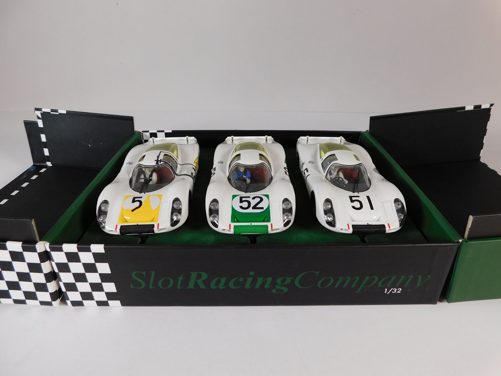 SRC Porsche 907L 24H Daytona 1968 1/32 Slot Car Set: SRC Porsche 907L 24H Daytona Limited Edition 011-300 1968 1st, 2nd, 3rd #51 #52 #54 1/32 Slot Car Set, with original case. Weight: 24 oz. Dimensions: 4.5'' x 9.25'' x 7.5''