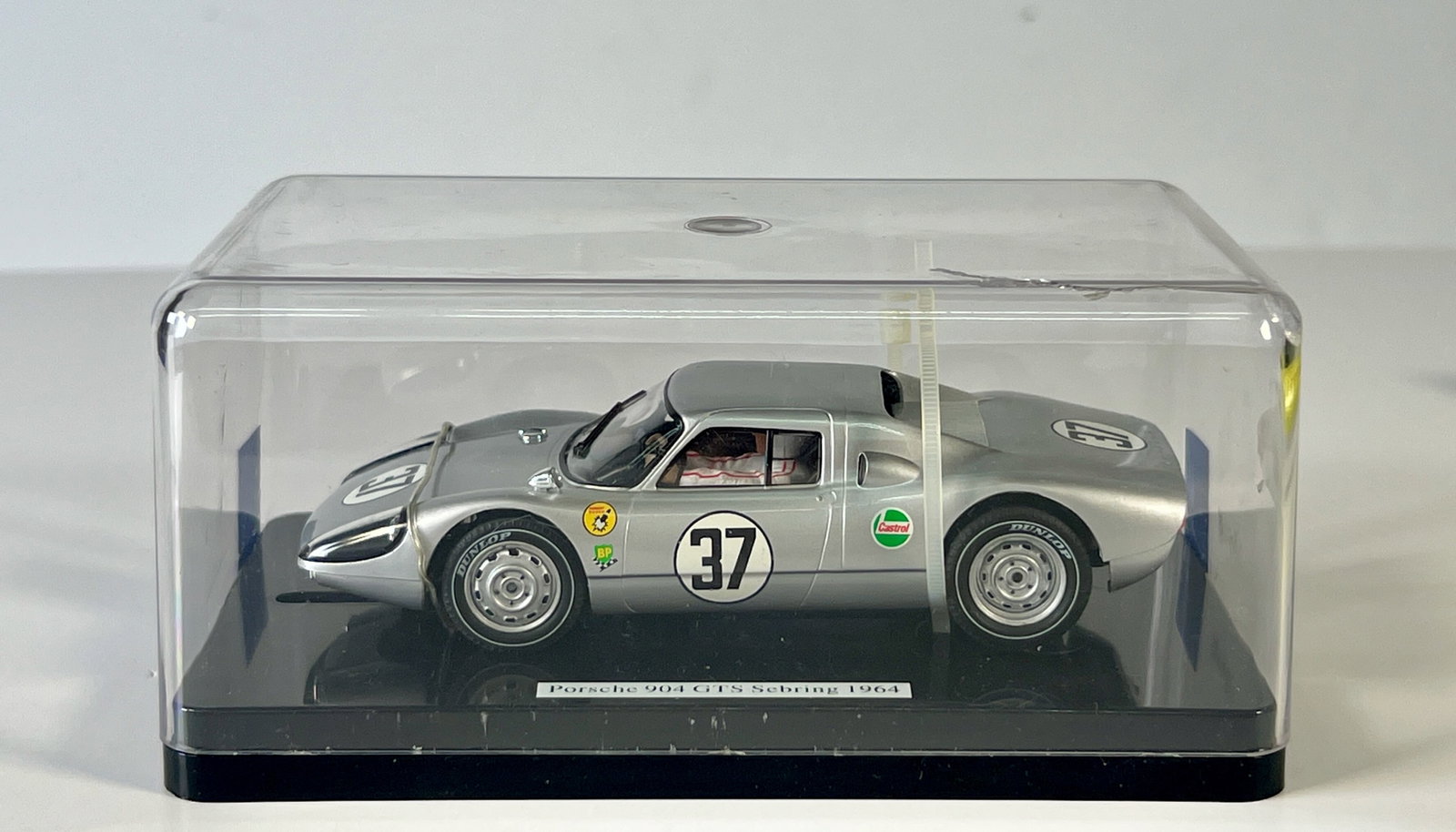Porsche 904 GTS Sebring 1964 #37 1/32 Slot Car: Porsche 904 GTS Sebring 1964 #37 1/32 Slot Car, with original case. Case measures 6'' in length. Weight: 6 oz.