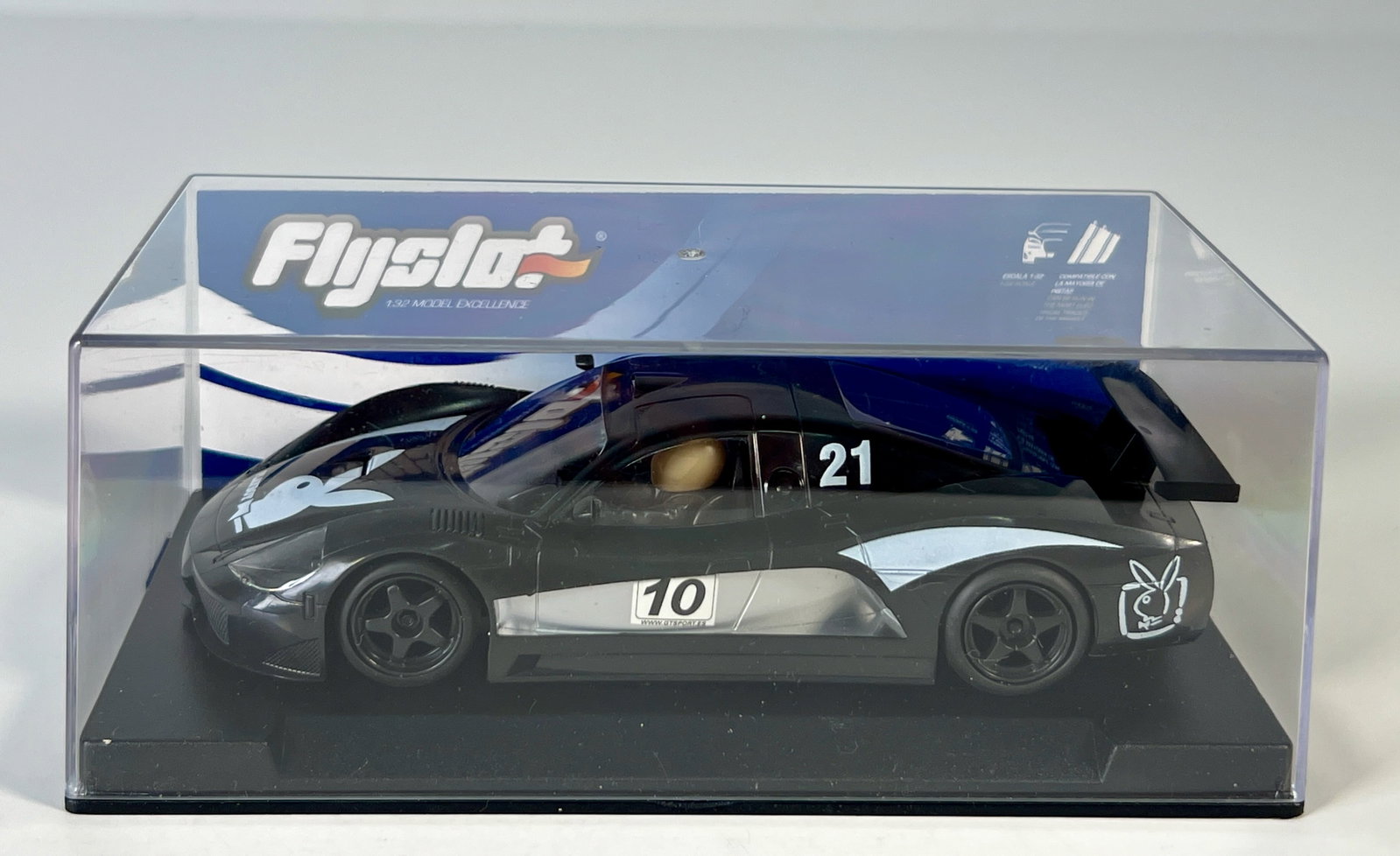 Flyslot Sunred SR21 PlayBoy Edition #10 1/32 Slot Car: Flyslot Sunred SR21 PlayBoy Edition #10 1/32 Slot Car. Reference #701301, with original case. Weight: 6.7 oz. 