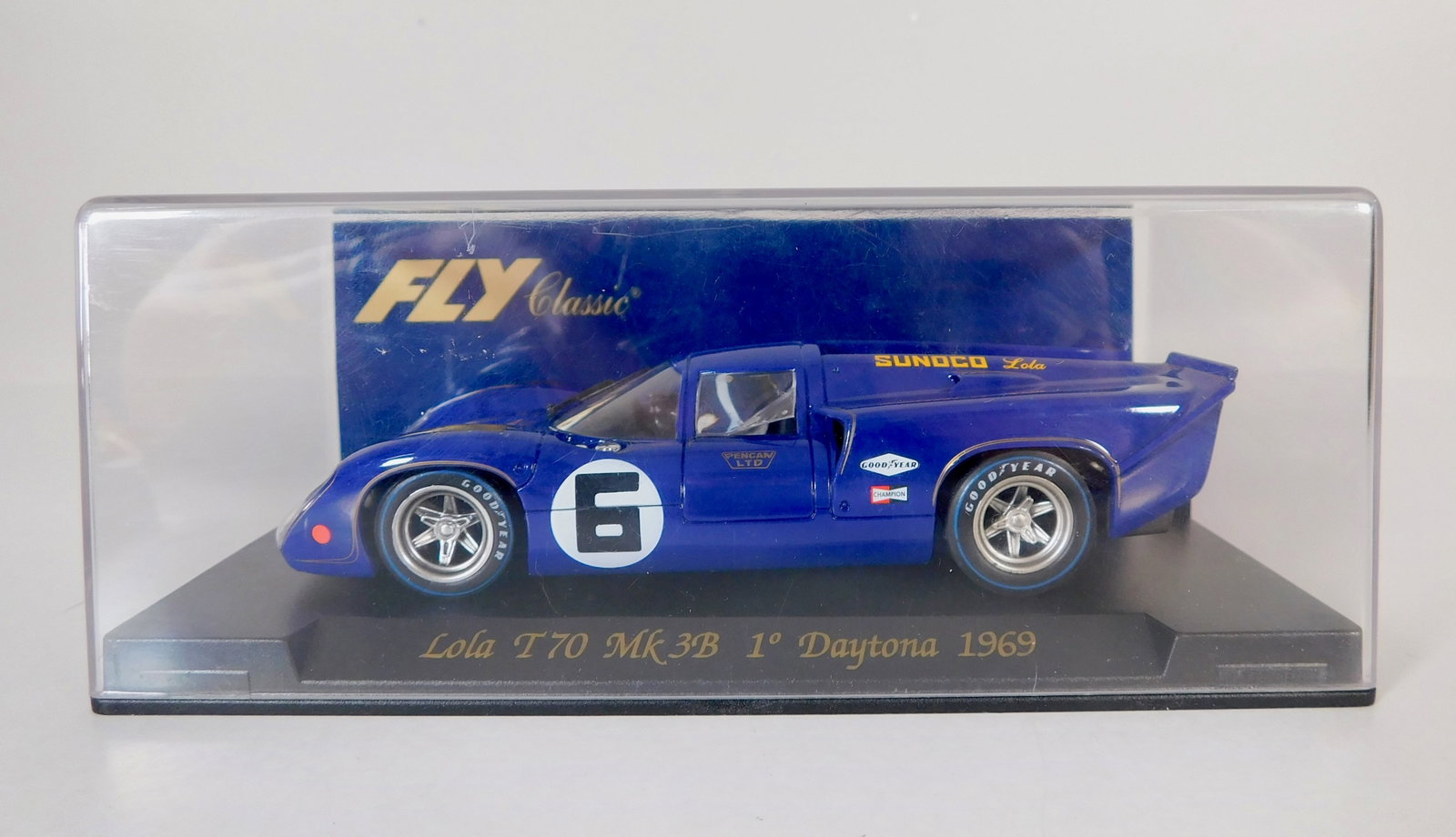 Fly Classic Lola T70 MK 3B 1st Daytona Azul 1969 #6 Sunoco 1/32 Slot Car: Fly Classic Lola T70 MK 3B 1st Daytona Azul 1969 #6 Sunoco 1/32 Slot Car. Reference #C31, with original case. Weight: 6.6 oz.
