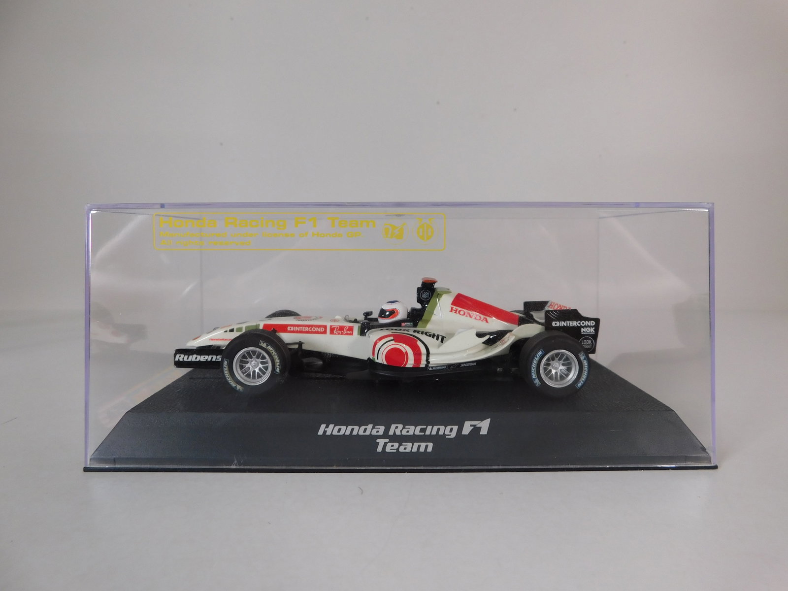 Scalextric USA Honda Racing F1 Team #11 1/32 Slot Car: Scalextric USA Honda Racing F1 Team #11 Look Right 1/32 Slot Car. Reference #C2716, with original case. Weight: 7.2 oz.