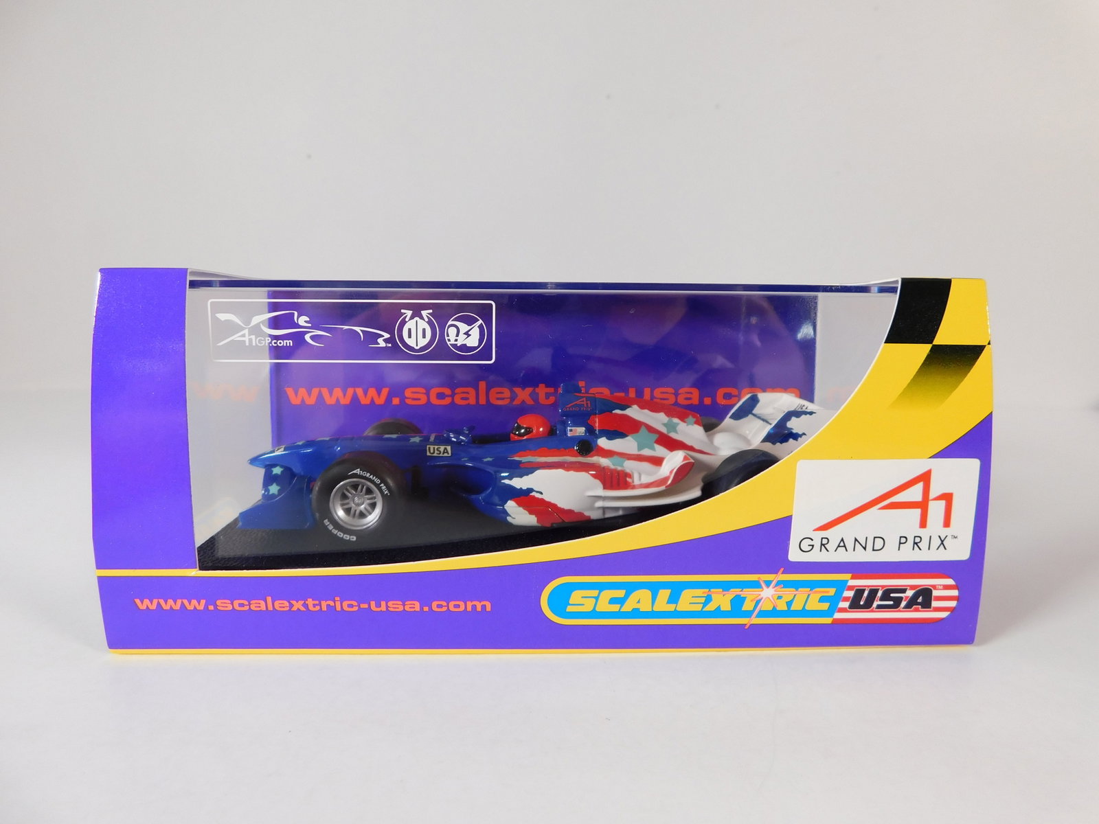 Scalextric USA A1 Grand Prix Team USA 1/32 Slot Car: Scalextric USA A1 Grand Prix Team USA 1/32 Slot Car. Reference #C2744, with original case. Weight: 7.4 oz.