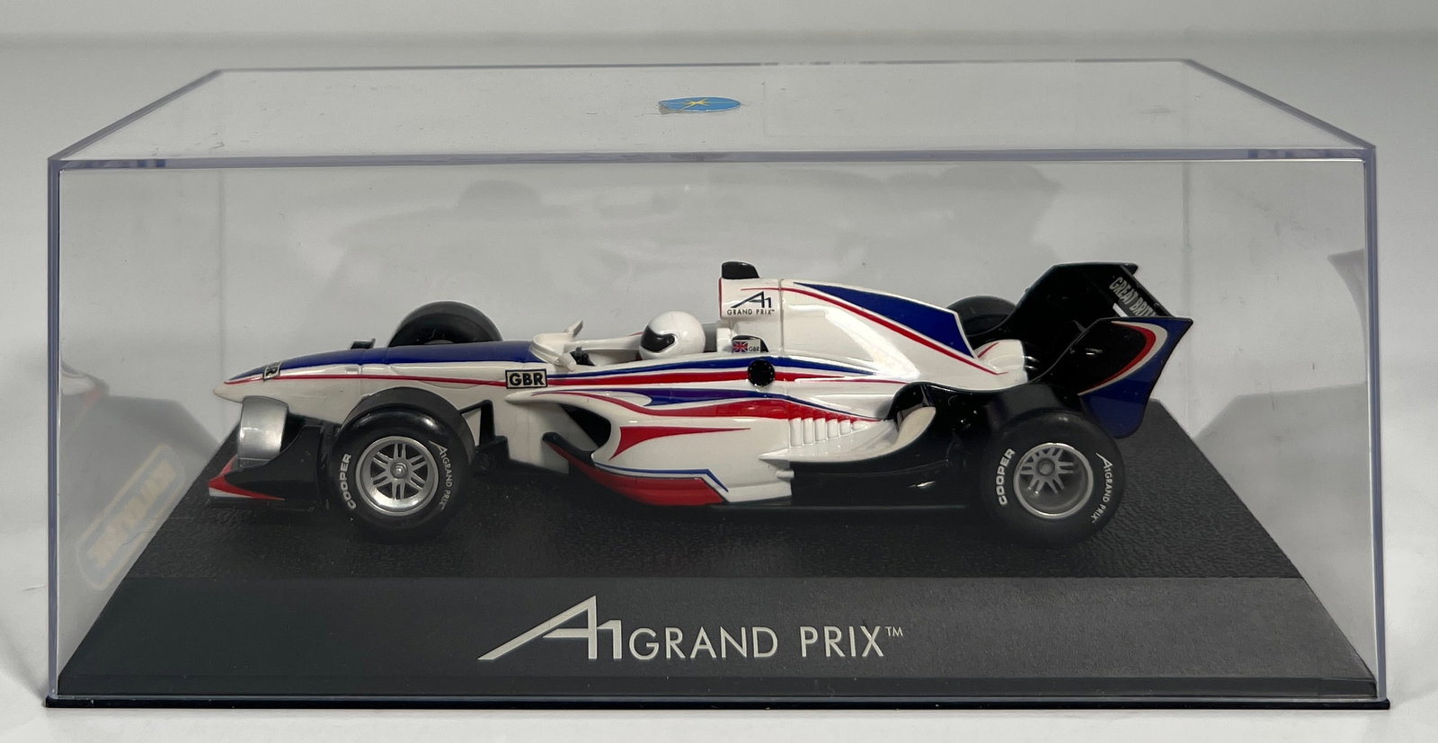 Scalextric A1 Grand Prix Great Britain 1/32 Slot Car: Scalextric A1 Grand Prix Great Britain 1/32 Slot Car, with origin case. Weight: 6oz.