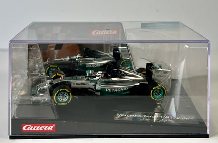Carrera Evolution Mercedes-Benz F1 W05 Hybrid #44 1/32 Slot Car