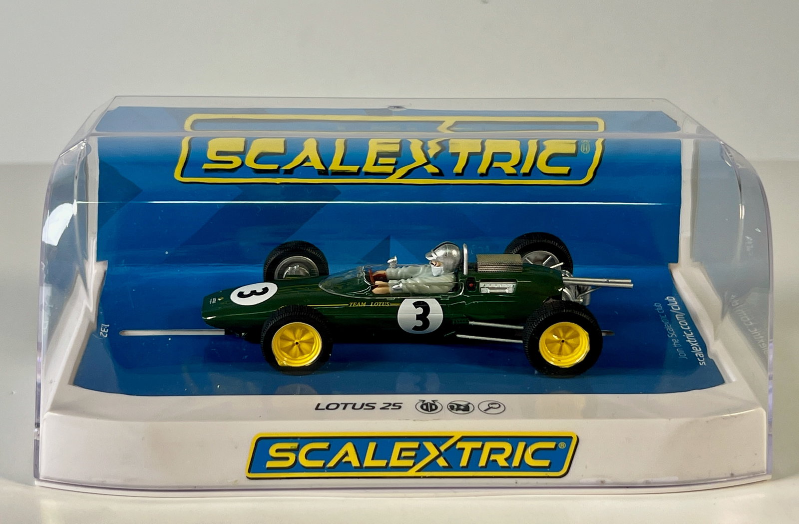 Scalextric Lotus 25 Monaco 1963 #3 1/32 Slot Car: Scalextric Lotus 25 Jack Brabham Monaco 1963 World Championship #3 1/32 Slot Car. Reference #C4083, with original case. Weight: 7 oz.