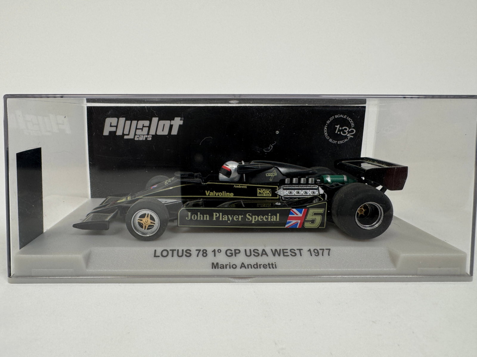 Flyslot Lotus 78 GP USA West 1977 1/32 Slot Car - Mario Andretti: Flyslot Lotus 78 1/32 scale slot car. Features the livery of Mario Andretti's 1977 USA West Grand Prix car. Display case included.