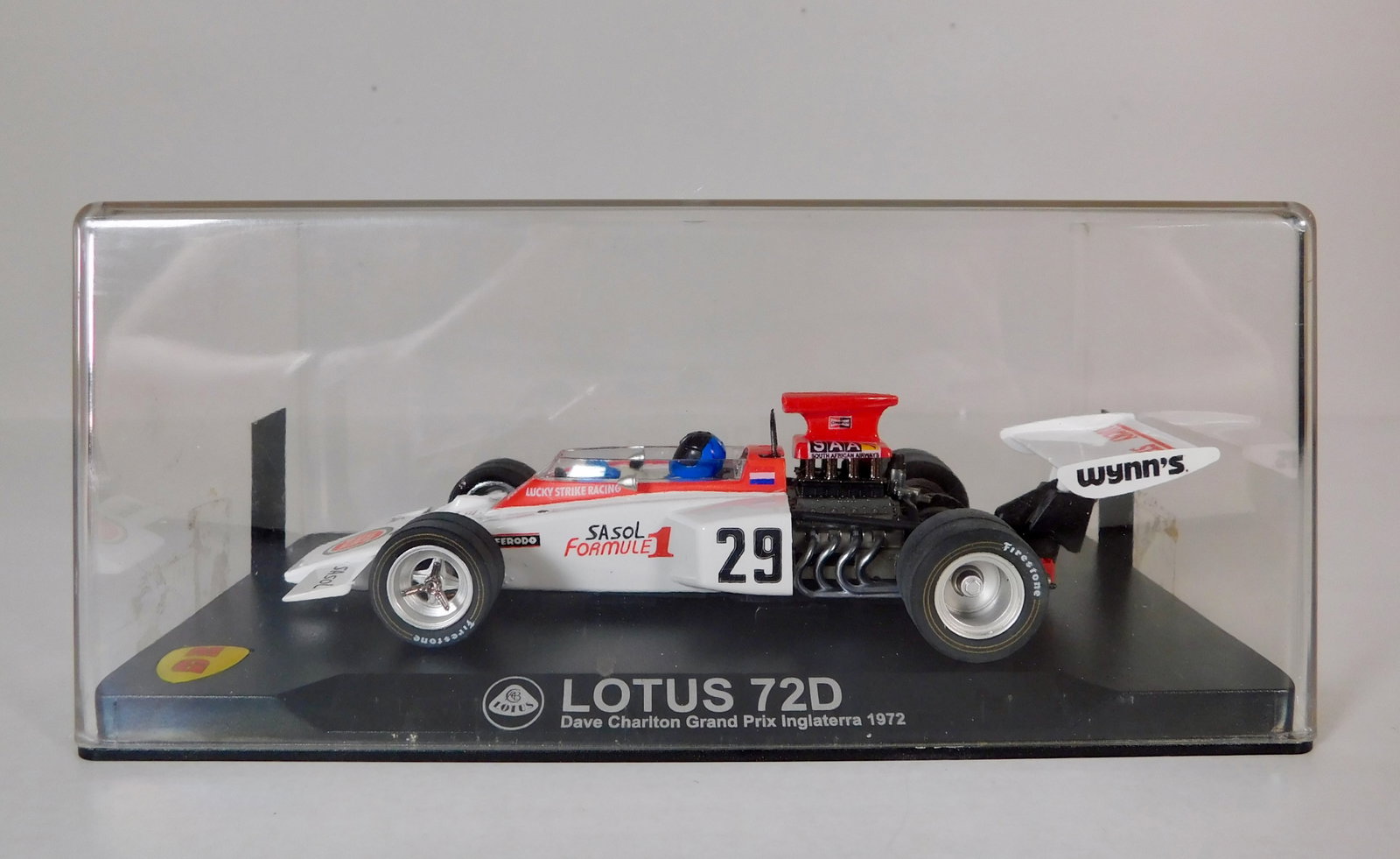 Vanquish MG GP2 Lotus 72D Grand Prix Inglaterra 1972 #29 1/32 Slot Car: GP2 Lotus 72D Dave Charlton Grand Prix Inglaterra 1972 #29 Lucky Strike 1/32 Slot Car. Weight: 7.5 oz.