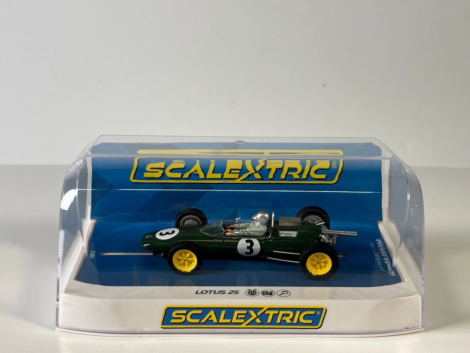 Scalextric Lotus 25 Monaco 1963 #3 1/32 Slot Car: Scalextric Lotus 25 Jack Brabham Monaco 1963 World Championship #3 1/32 Slot Car. Reference #C4083, with original case. Case length: 7.5''. Weight: 7 oz.