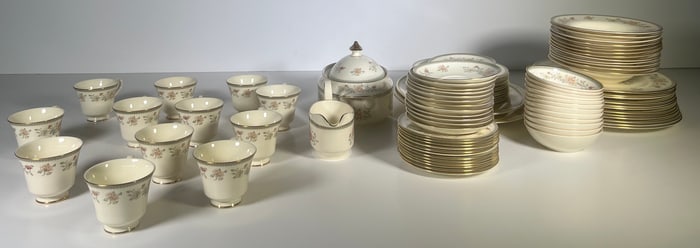 Minton 'Jasmine' Fine Bone China Dinner Service