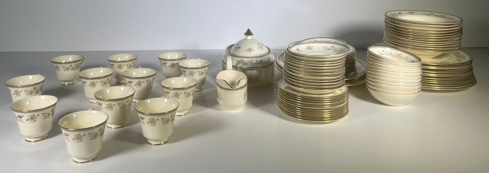 Minton 'Jasmine' Fine Bone China Dinner Service (1 of 9)